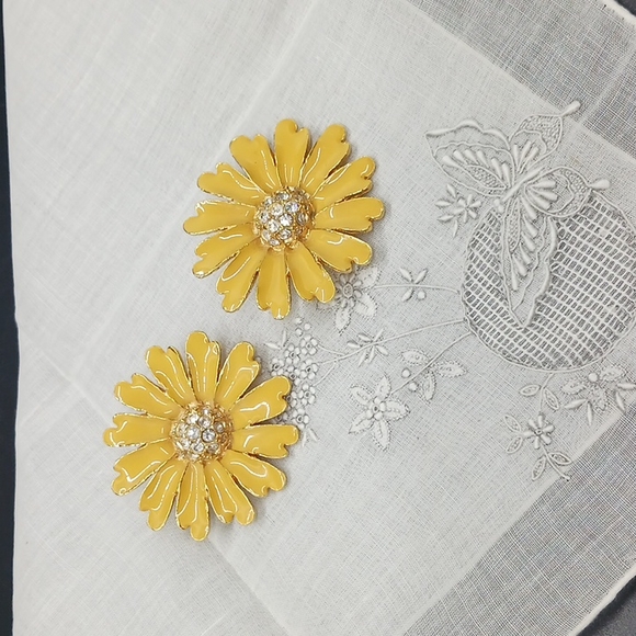 Gold-Tone Enamel & Rhinestone Clipback Flower or Daisy Earrings (NWOT) - Picture 2 of 5